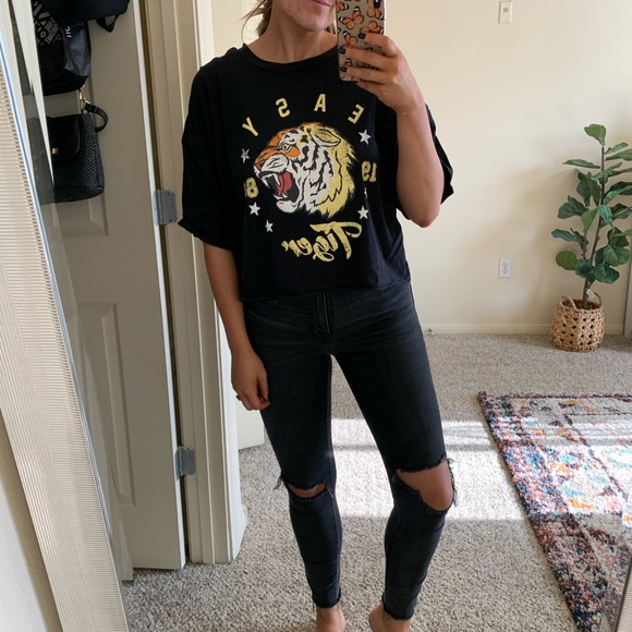 SOLD Easy tiger graphic tee - Picture 3 of 5